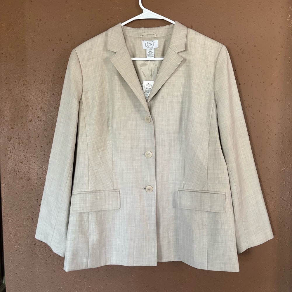Ann taylor LOFT Women's Beige Blazer 100% wool size 12P